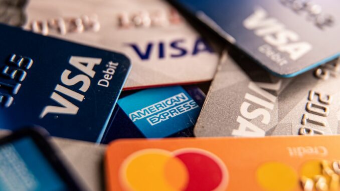 Crypto.com Slashes Card Rewards, CRO Tokens Drop 11% as Community Reacts