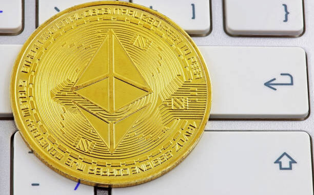 Analyst Forecasts Fall To $600 If This Happens