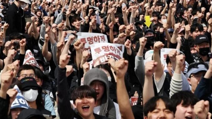 Samsung Electronics and union hold last-ditch talks to avert strike threatening global supply chains